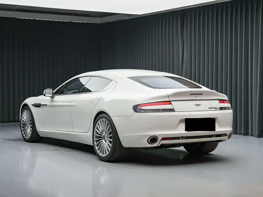 Aston Martin Rapide — миниатюра 6