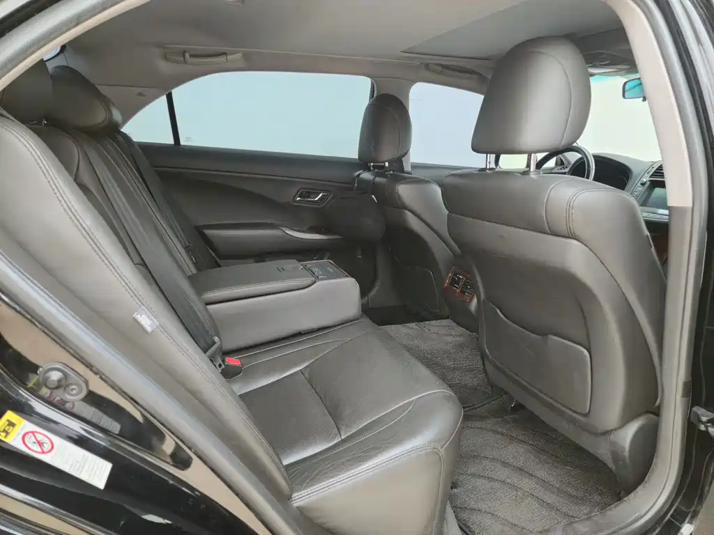Toyota Crown — миниатюра 16