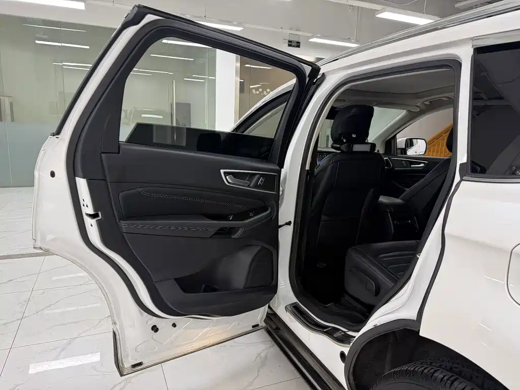 Ford Edge — миниатюра 13