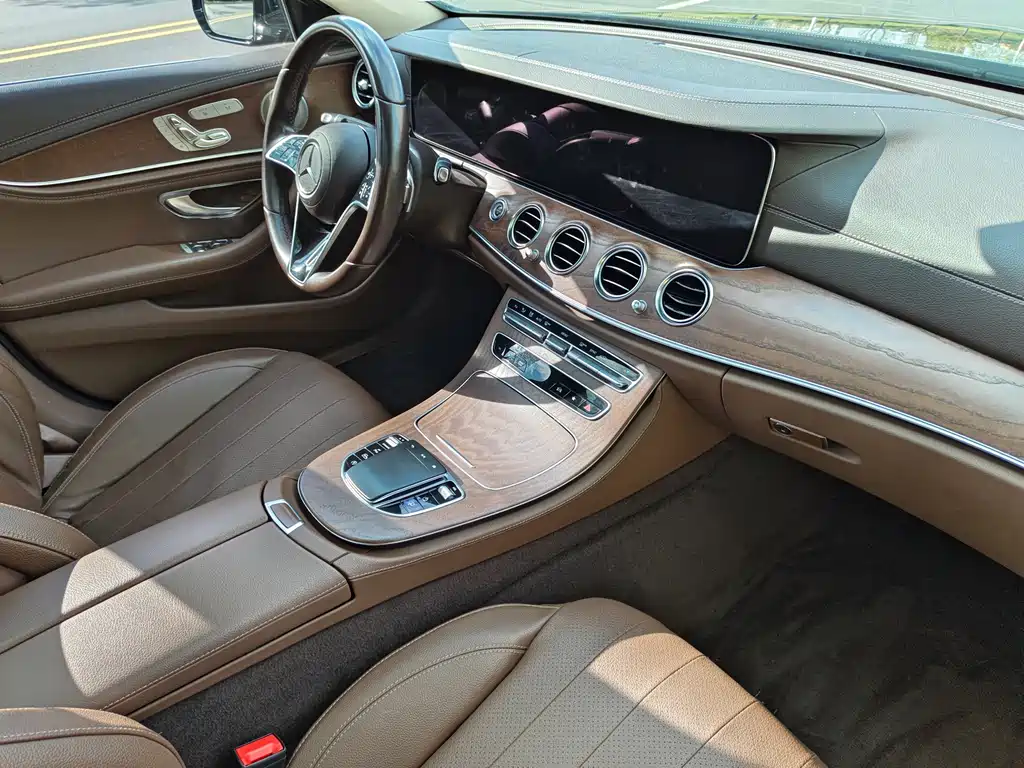 Mercedes-Benz E-Class — миниатюра 11