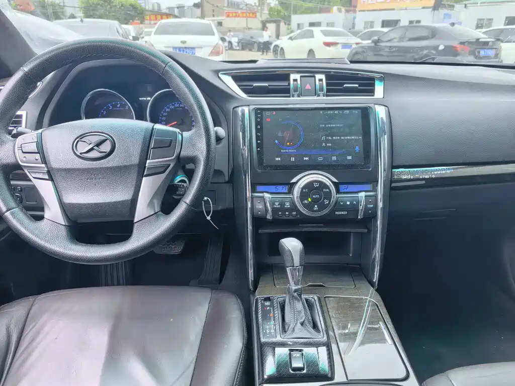 Toyota Reiz — миниатюра 8