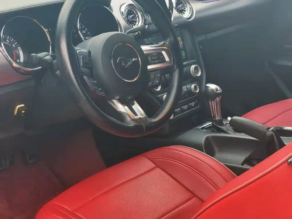 Ford Mustang — миниатюра 4