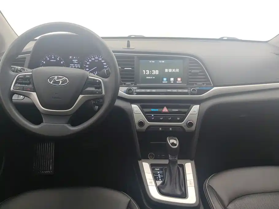 Hyundai Elantra — миниатюра 12