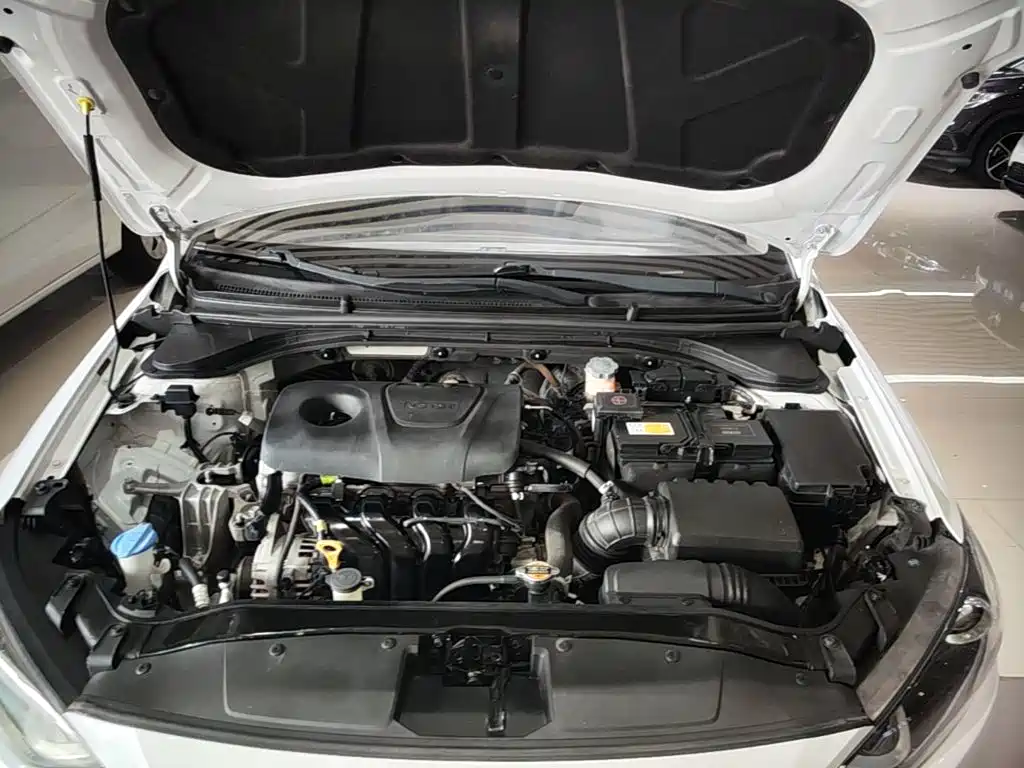 Hyundai Elantra — миниатюра 20