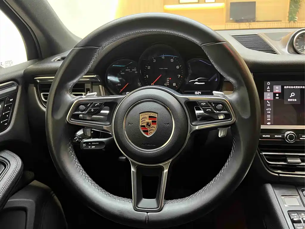 Porsche Macan — миниатюра 22