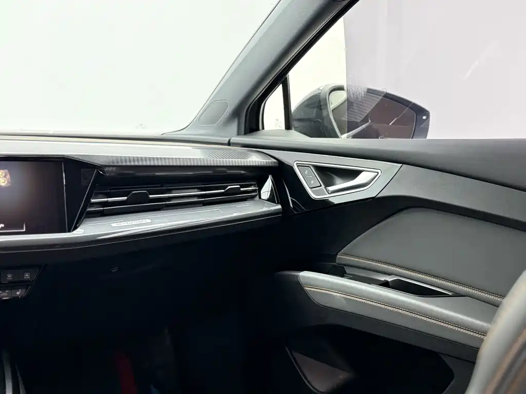 Audi Q4 e-tron — миниатюра 16