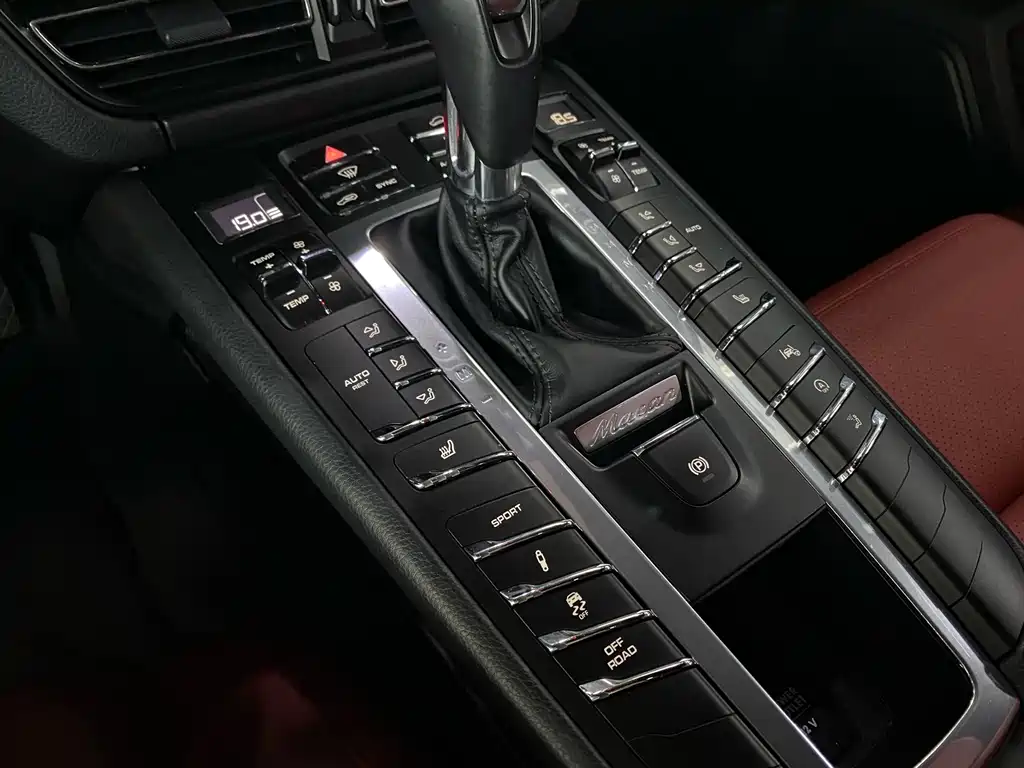 Porsche Macan — миниатюра 9