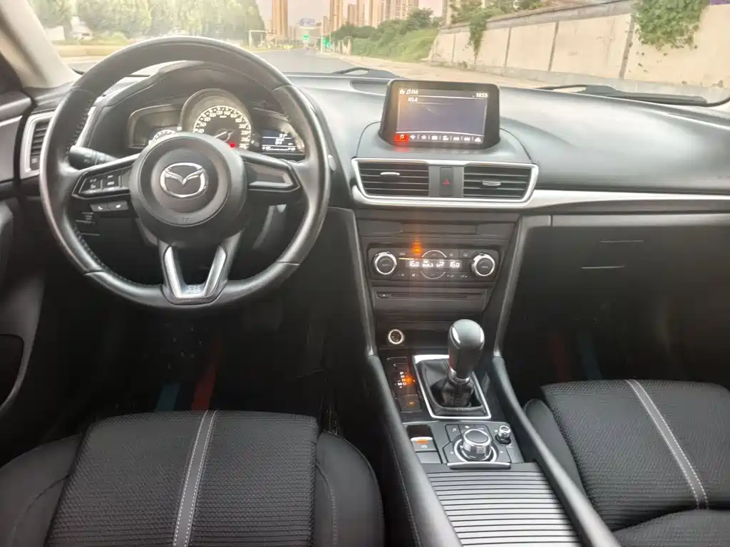 Mazda 3 Axela — миниатюра 18