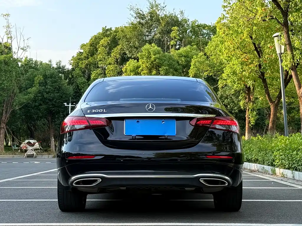 Mercedes-Benz E-Class — миниатюра 5