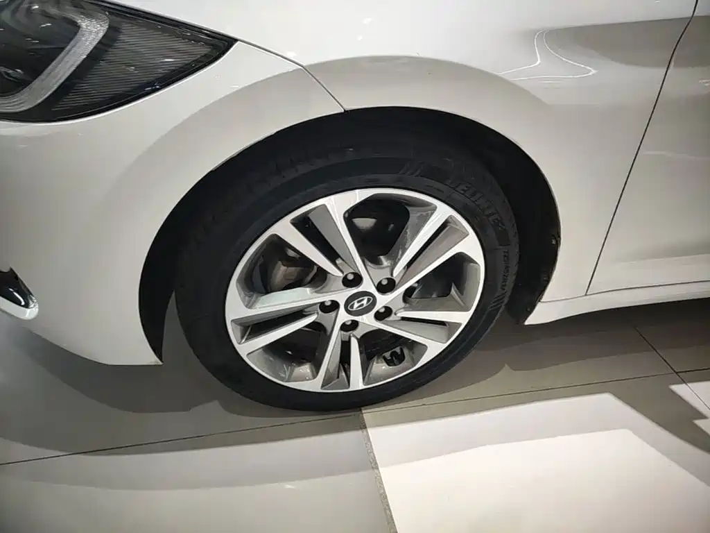 Hyundai Elantra — миниатюра 23