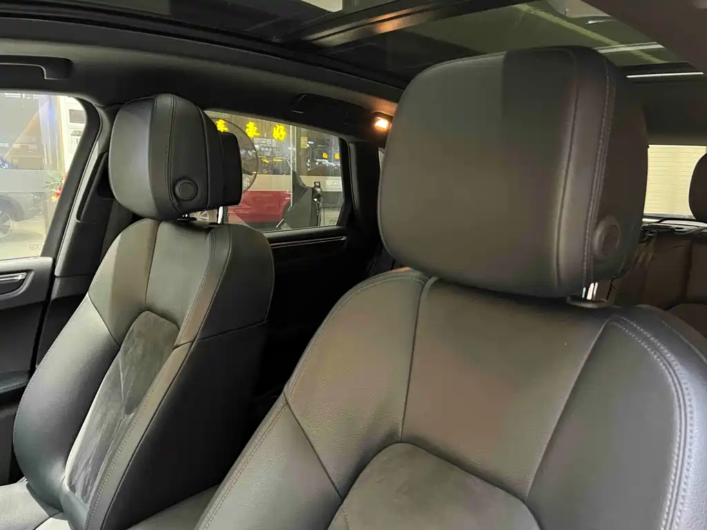Porsche Macan — миниатюра 16