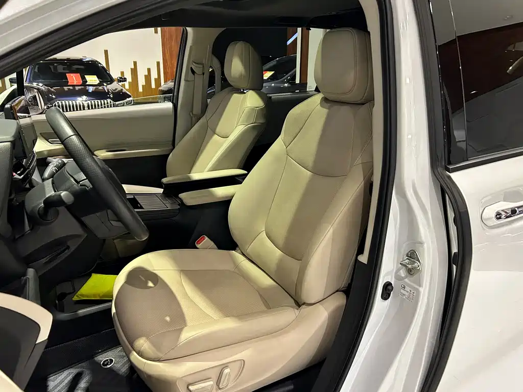 Toyota Sienna — миниатюра 11