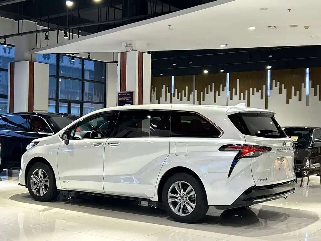 Toyota Sienna — миниатюра 25