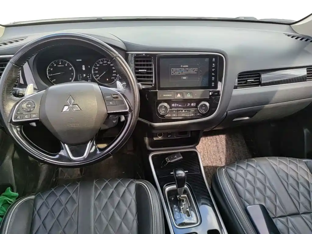 Mitsubishi Outlander — миниатюра 13
