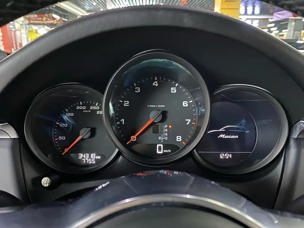 Porsche Macan — миниатюра 7