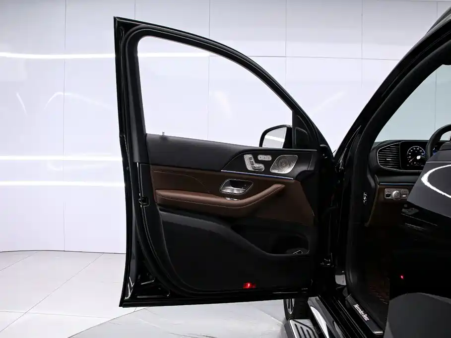 Mercedes-Benz GLS — миниатюра 14