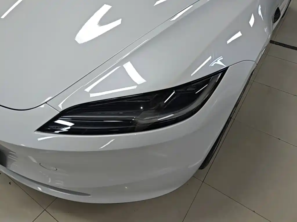 Tesla Model 3 — миниатюра 24