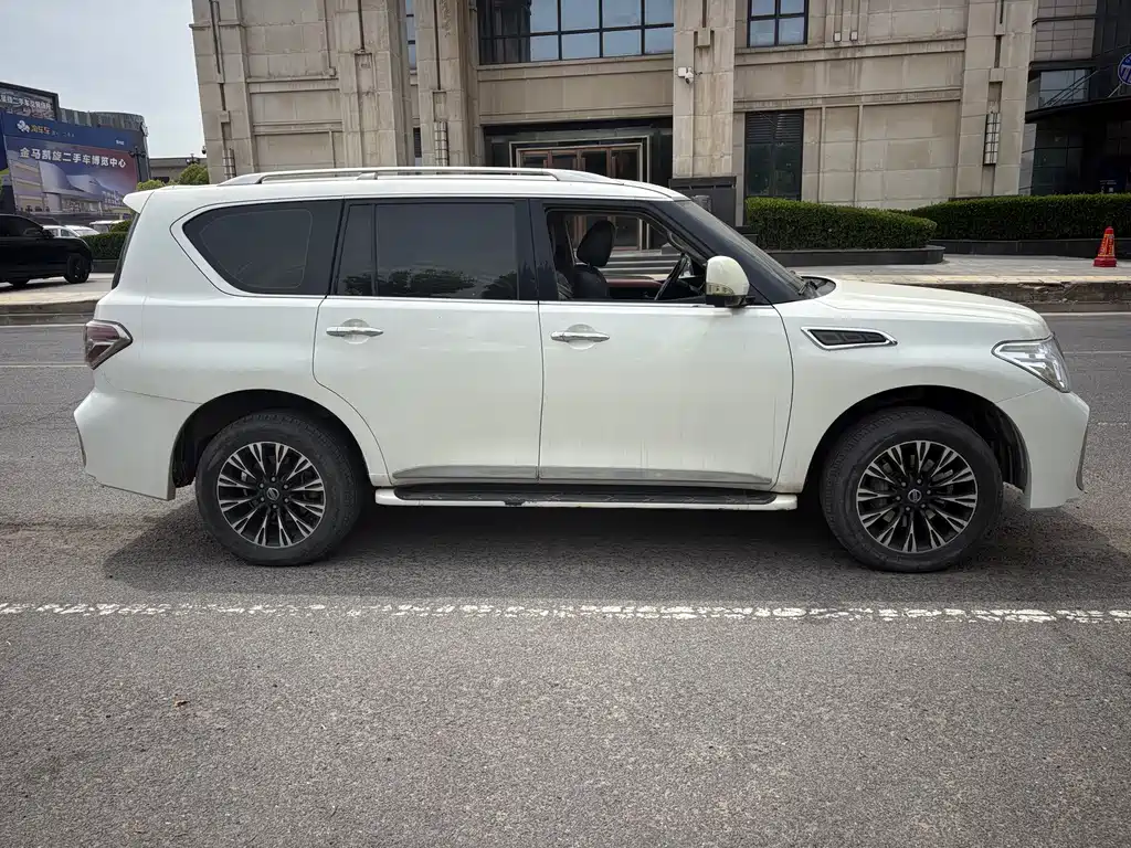 Nissan Patrol — миниатюра 5