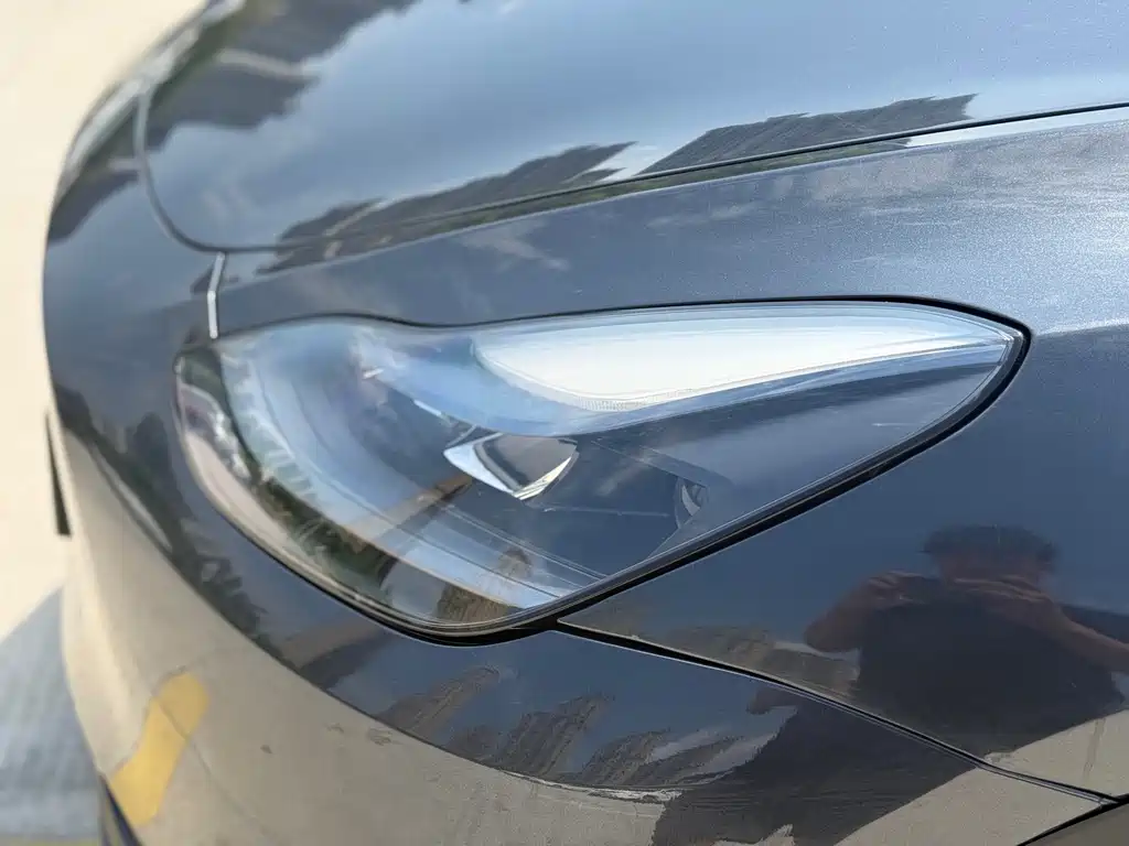 Tesla Model Y — миниатюра 24