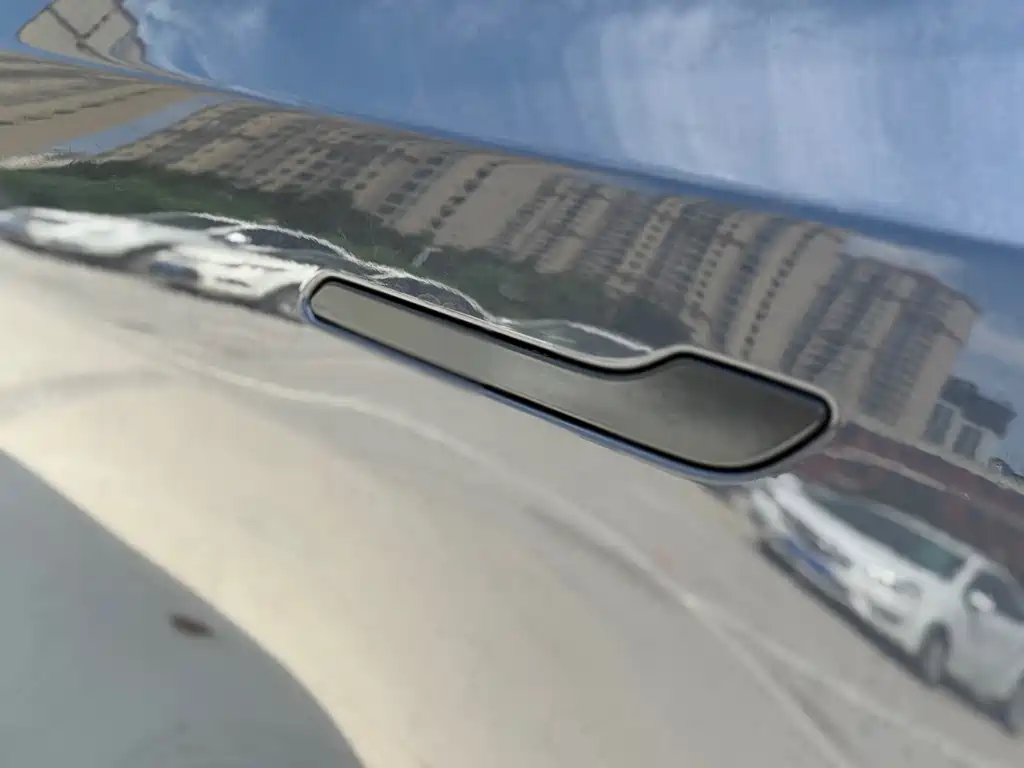 Tesla Model Y — миниатюра 22