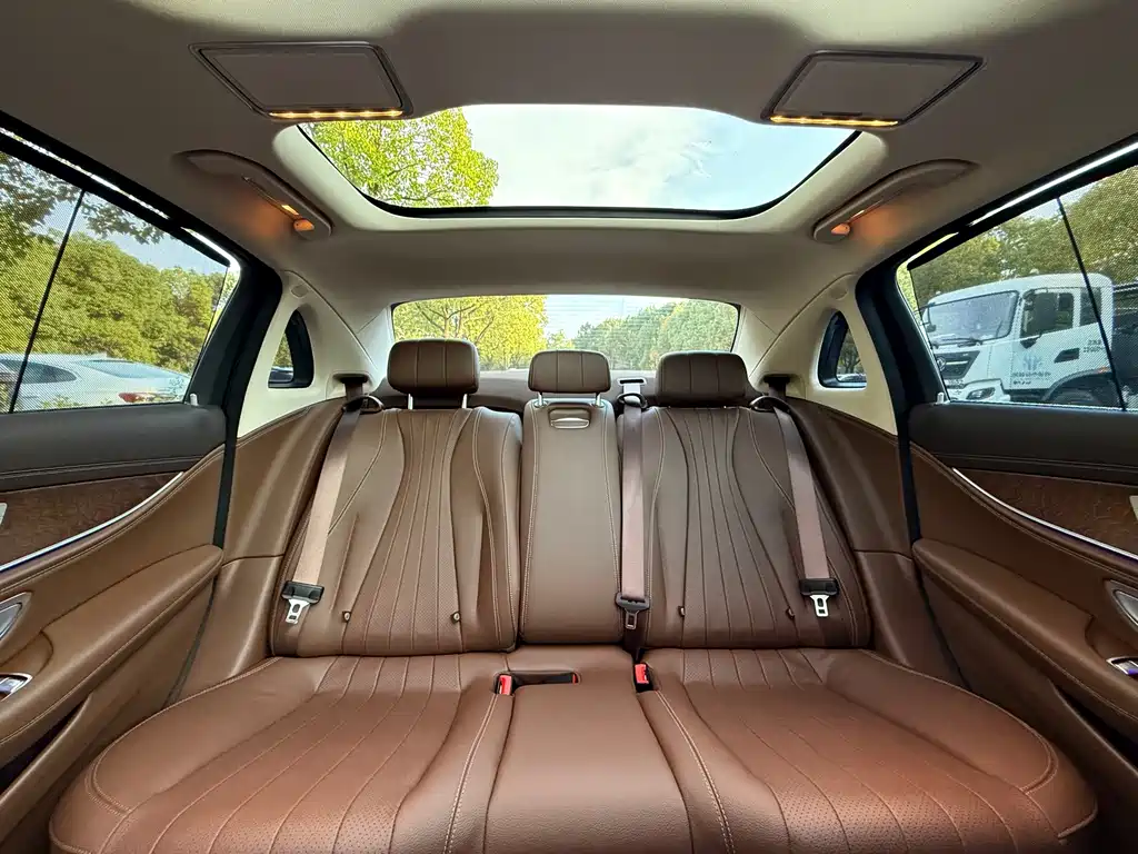 Mercedes-Benz E-Class — миниатюра 16