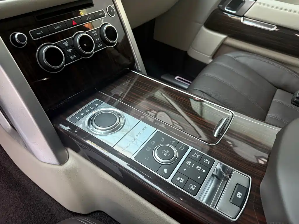 Land Rover Range Rover — миниатюра 8