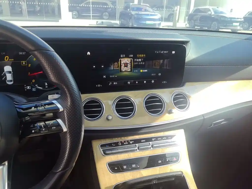 Mercedes-Benz E-Class — миниатюра 18