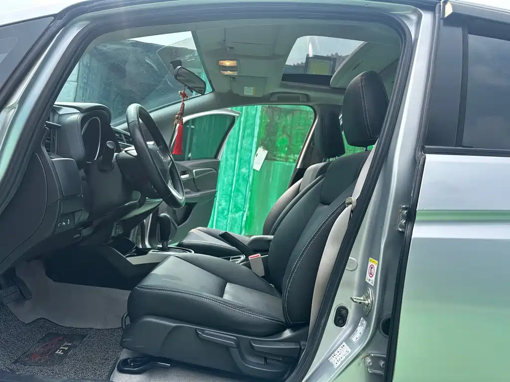 Honda Fit — миниатюра 8