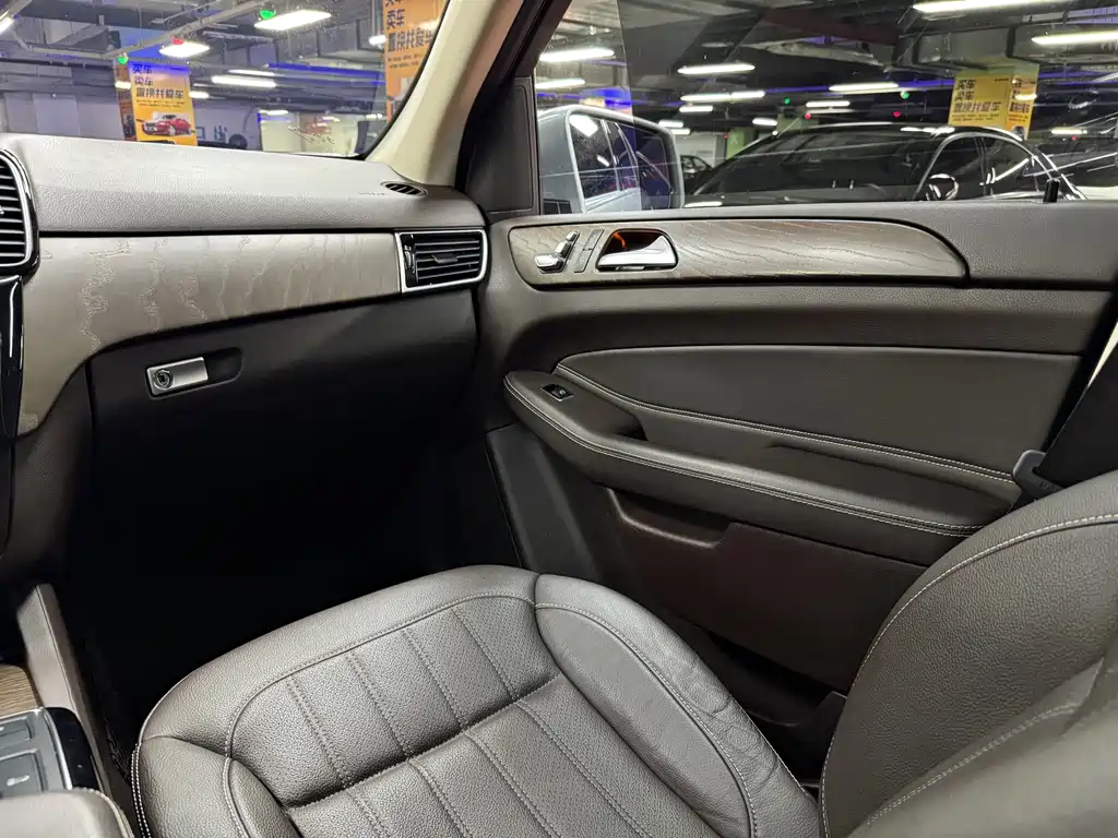 Mercedes-Benz GLE (Import) — миниатюра 21