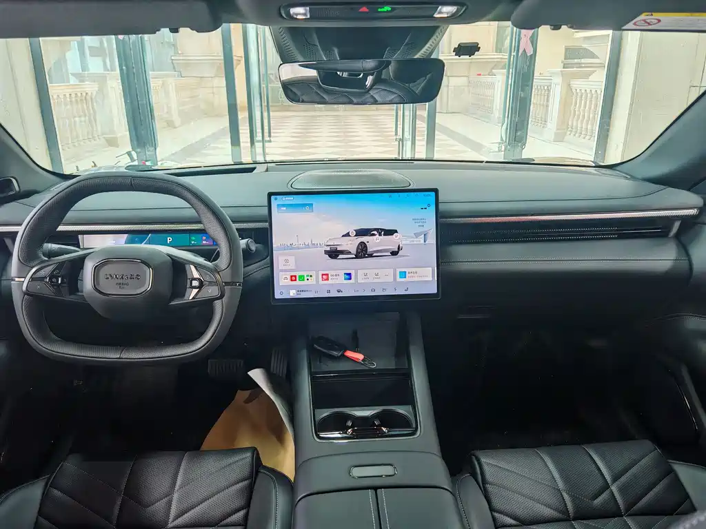 Lynk & Co 10 — миниатюра 9