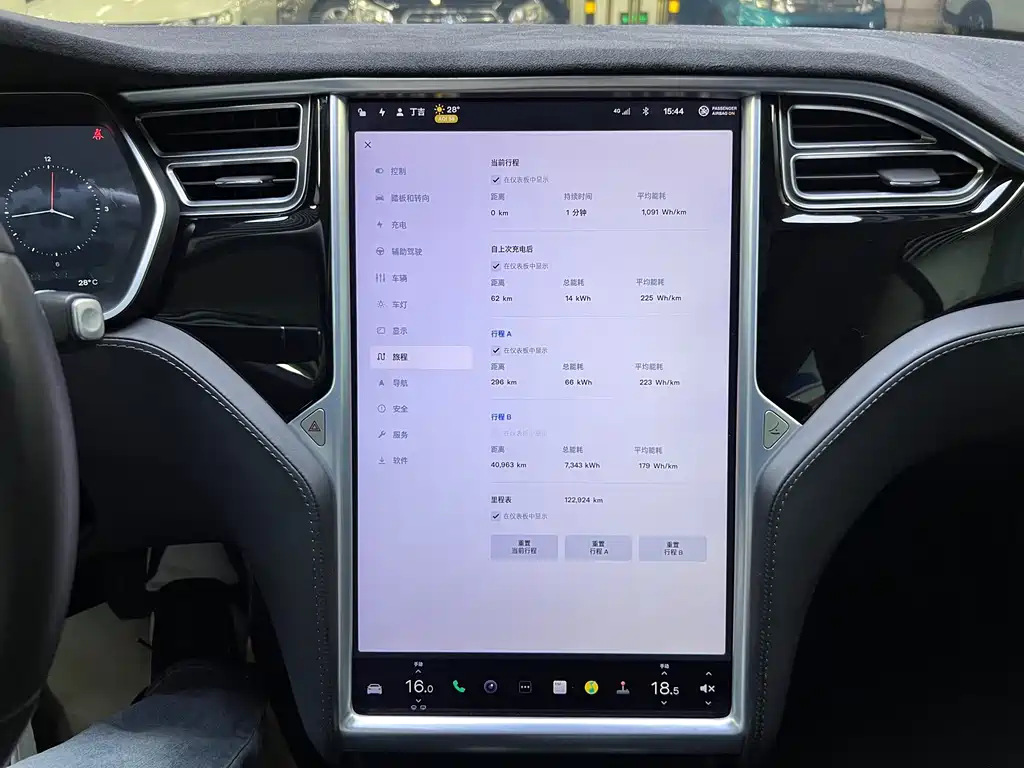 Tesla Model S — миниатюра 6