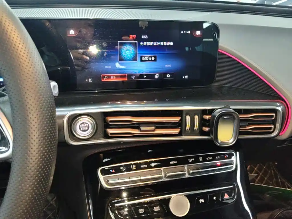 Mercedes-Benz EQC — миниатюра 13