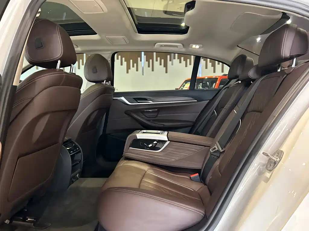 BMW 5 Series — миниатюра 20