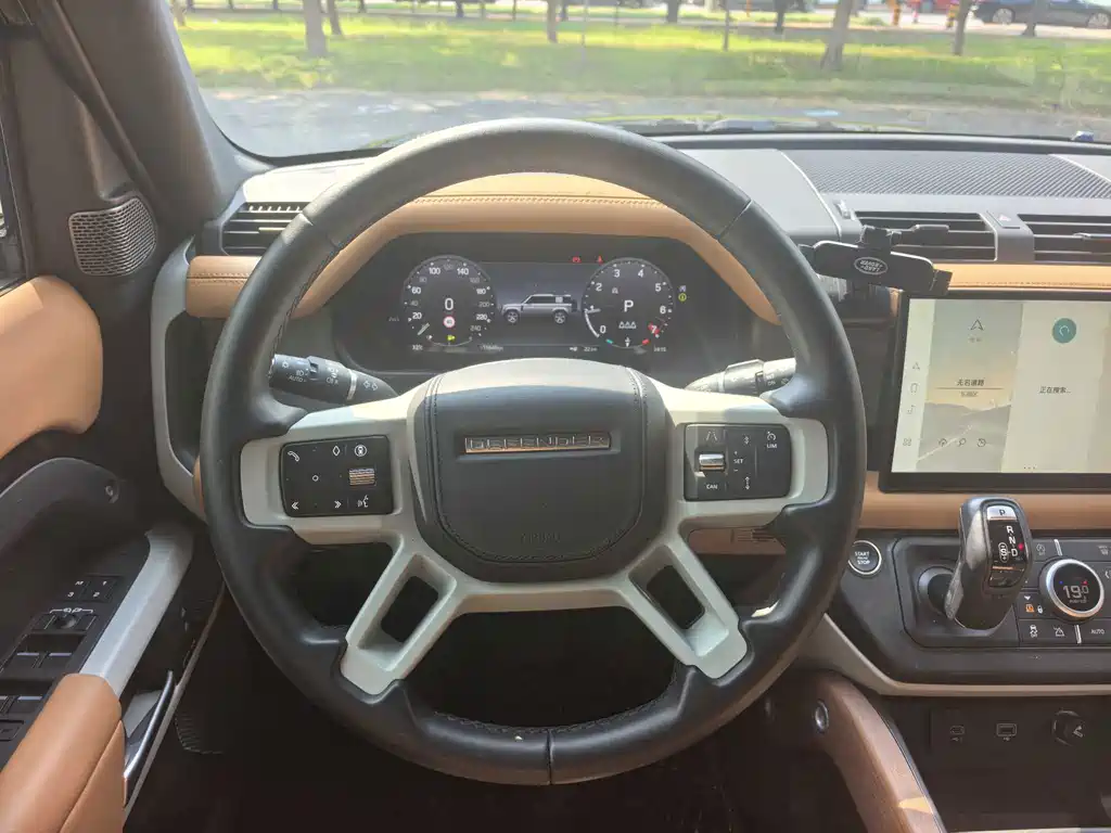 Land Rover Defender — миниатюра 5