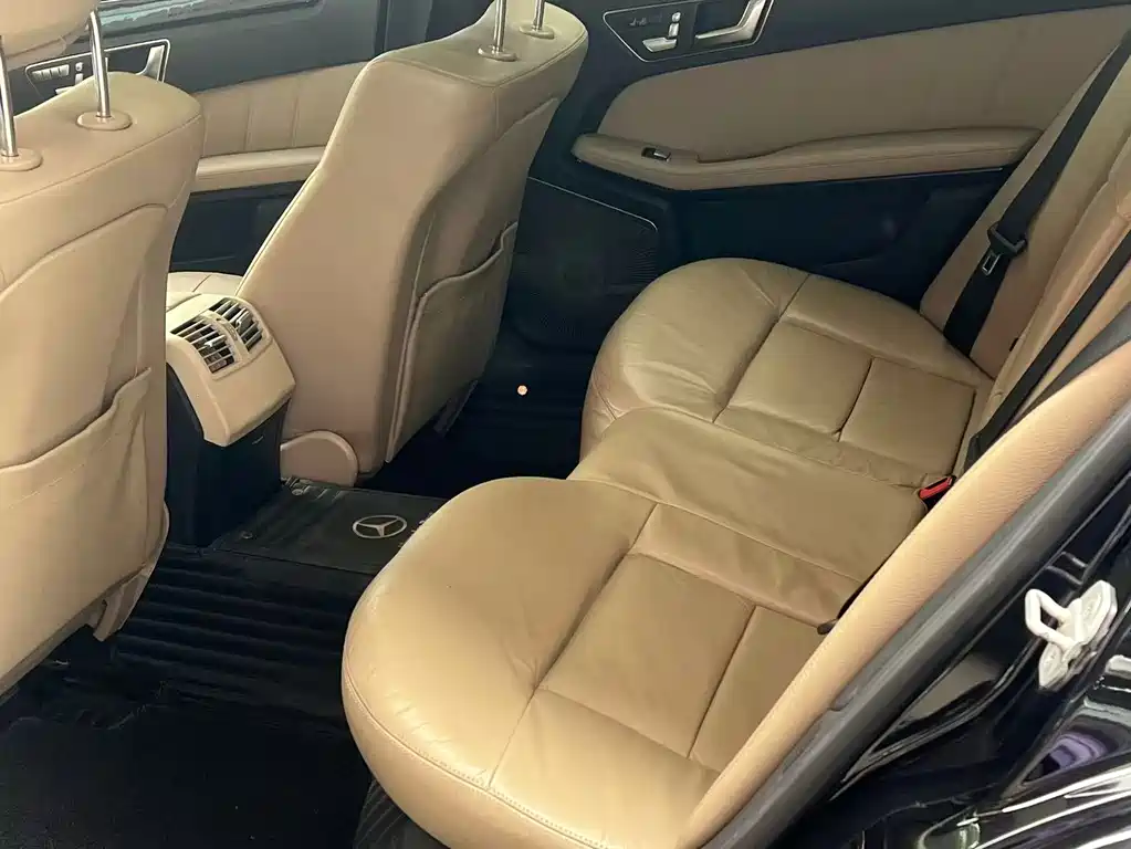 Mercedes-Benz E-Class — миниатюра 6
