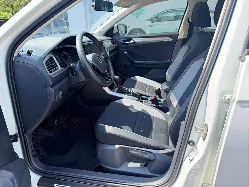 Volkswagen T-Roc — миниатюра 4