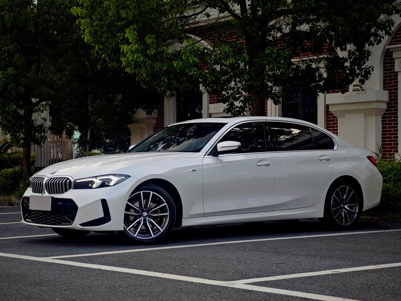 BMW 3 Series 2.0 л 2024 г. Белый, пробег 30000 км