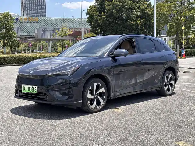 2025 Arcfox αT5