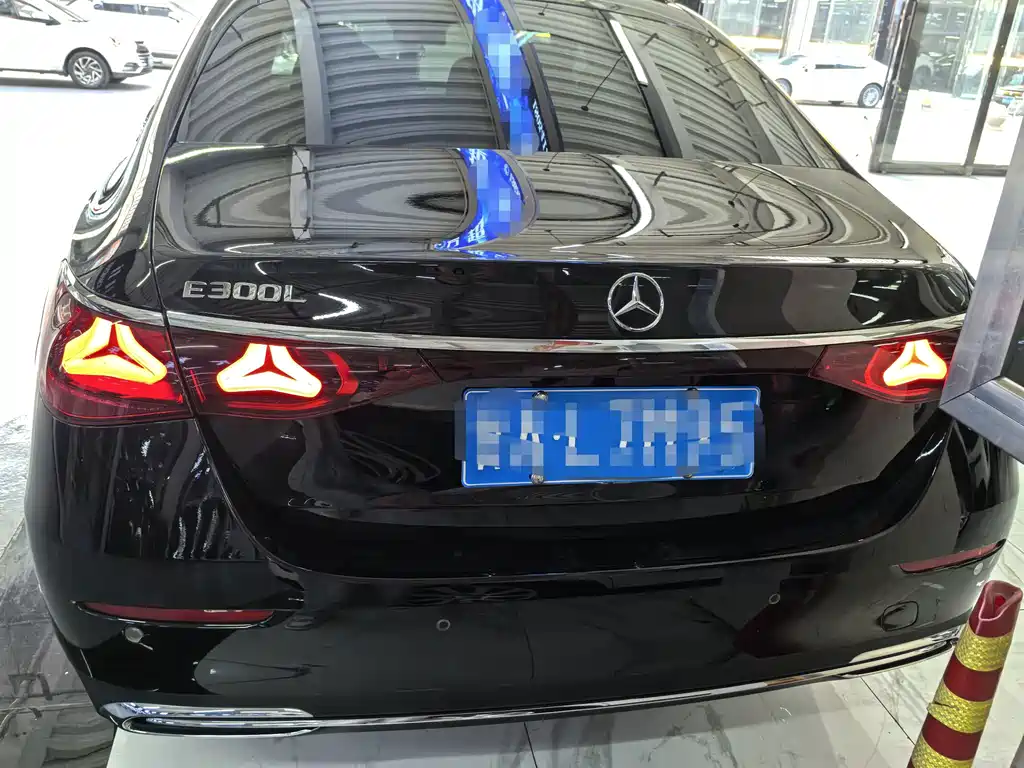 Mercedes-Benz E-Class — миниатюра 5