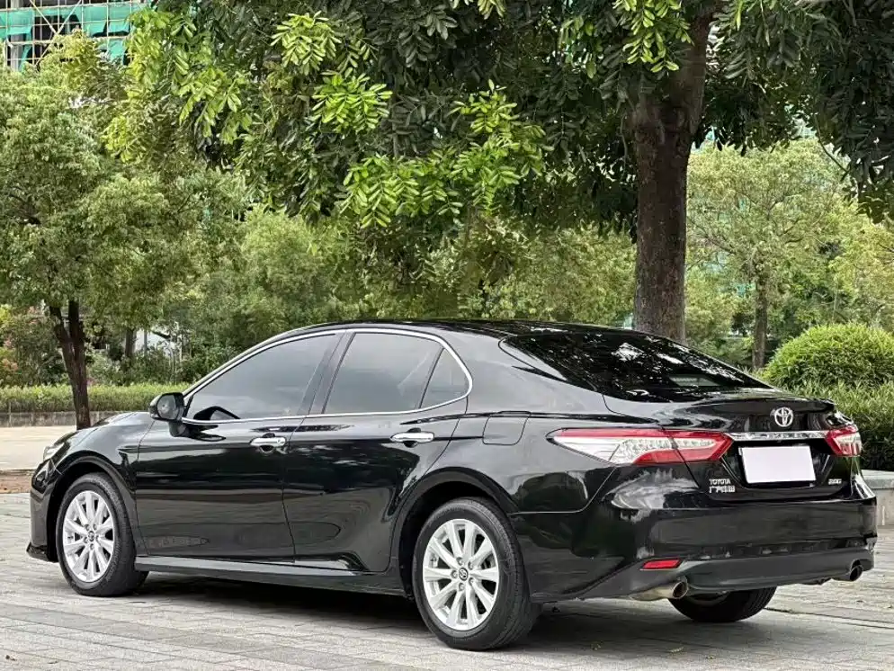 Toyota Camry — миниатюра 12