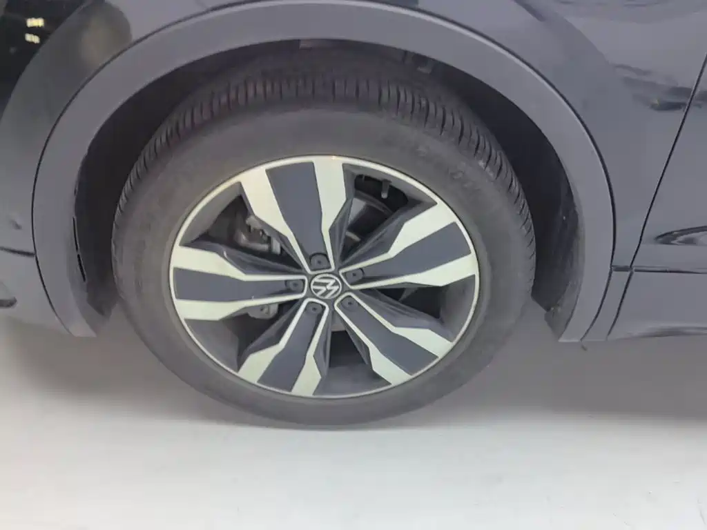 Volkswagen Tiguan L — миниатюра 23