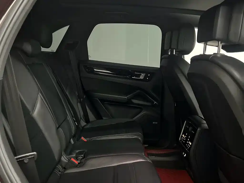 Porsche Cayenne — миниатюра 5