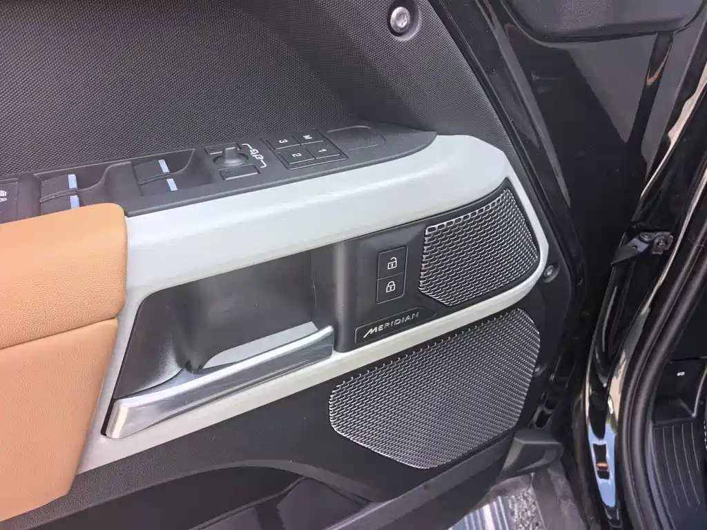 Land Rover Defender — миниатюра 13