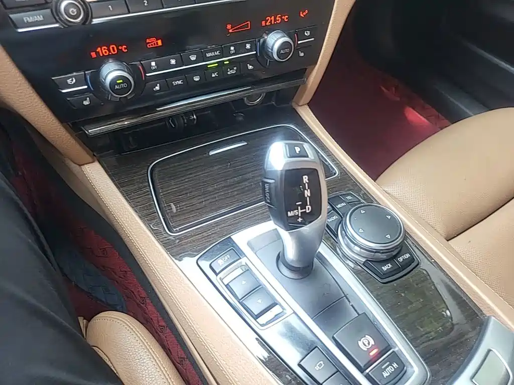 BMW 7 Series — миниатюра 14