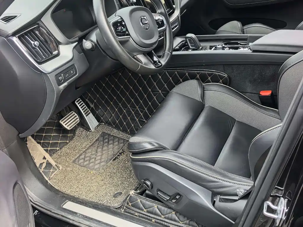Volvo XC60 PHEV — миниатюра 2