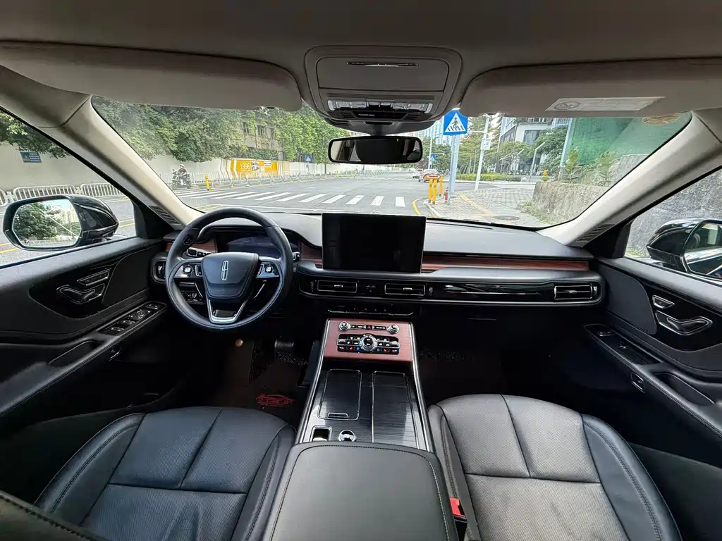 Lincoln Aviator — миниатюра 13