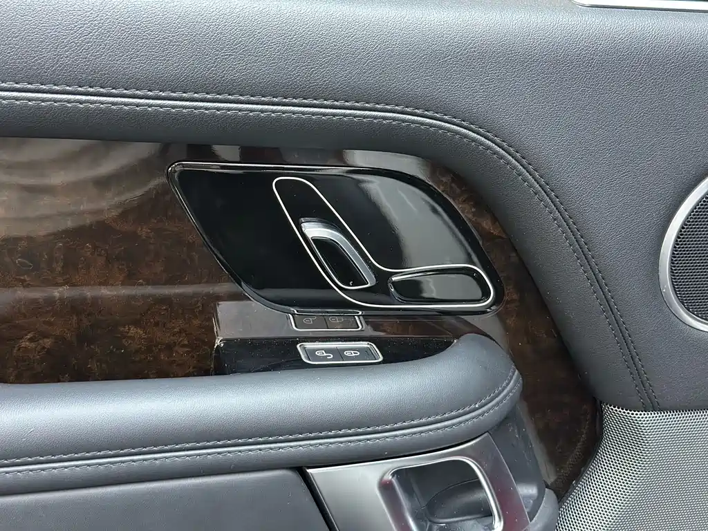 Land Rover Range Rover — миниатюра 7