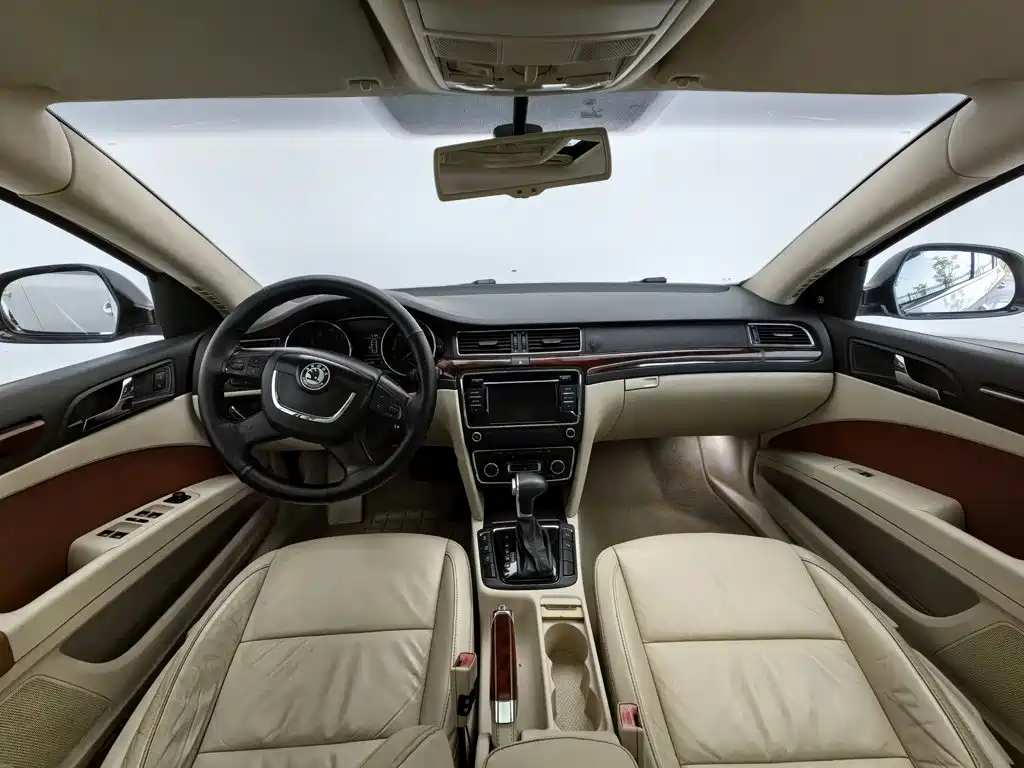 Skoda Superb — миниатюра 5