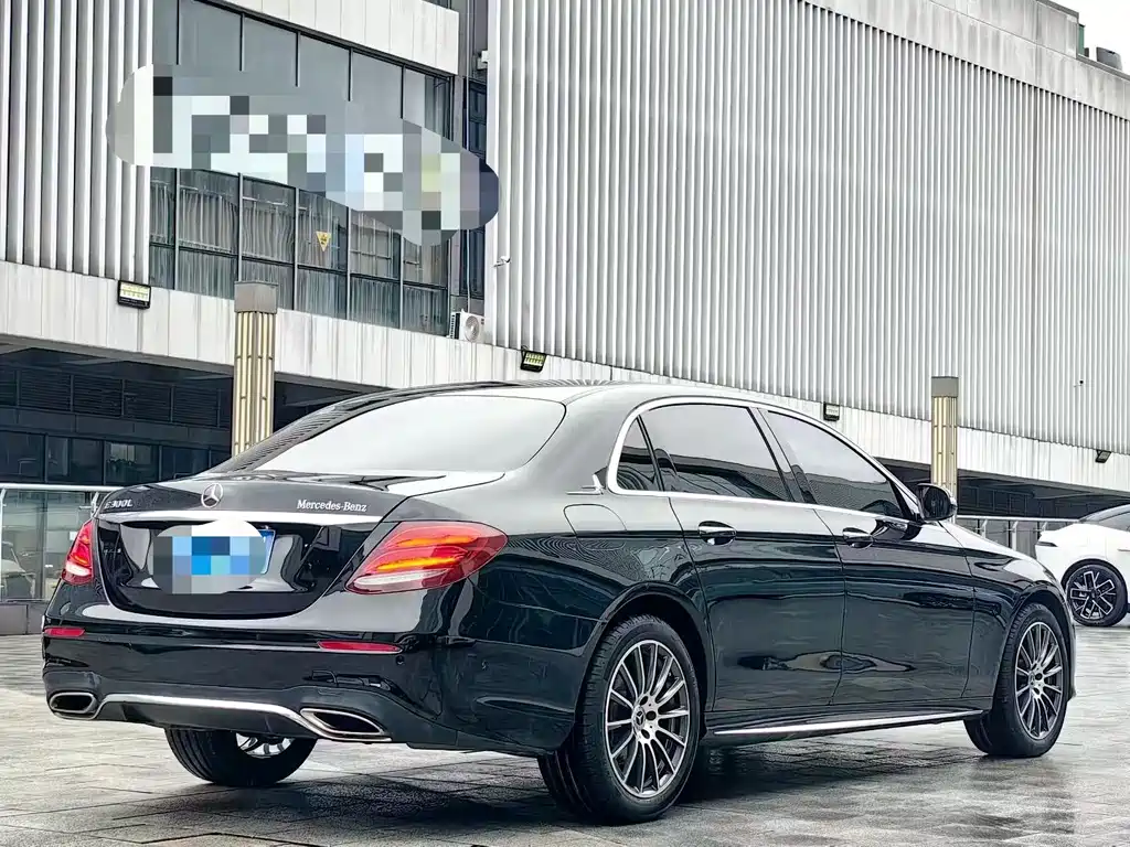 Mercedes-Benz E-Class — миниатюра 8