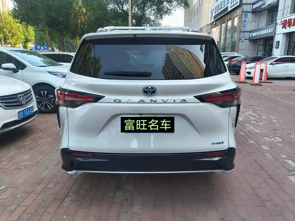 Toyota Granvia — миниатюра 6